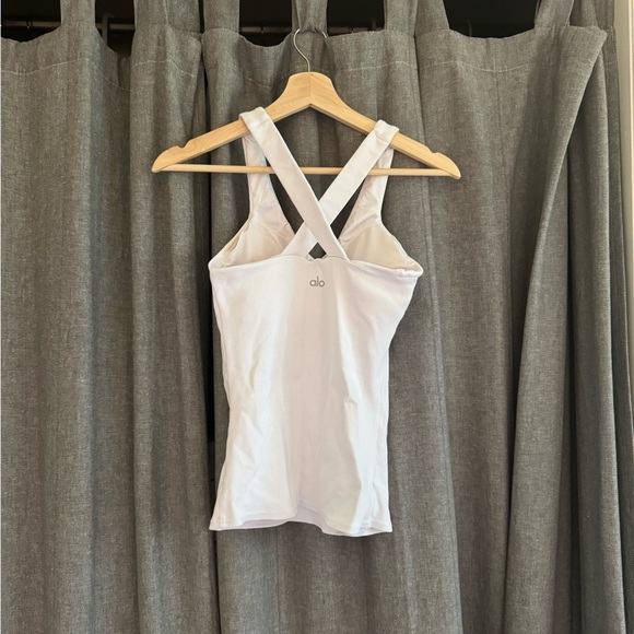 Alo yoga elevate tank size s - Picture 4 of 5